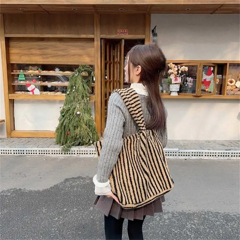 Women Bag Fashionable Handbag Trend Winter Stripe Shoulder Bag Large Capacity Plush Bag Student School Bag
Women Bag Fashionable Handbag Trend Winter Stripe Shoulder Bag Large Capacity Plush Bag Student School Bag