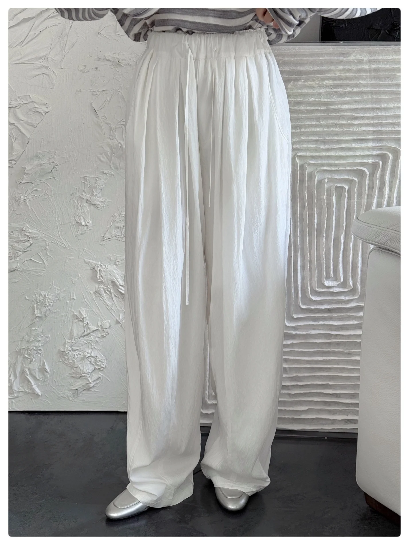 Classic Gentle Pleated Wide Leg Pants 3D Tailoring Comfortable High Waist Viscose Fiber Ladies Casual Trousers
Classic Gentle Pleated Wide Leg Pants 3D Tailoring Comfortable High Waist Viscose Fiber Ladies Casual Trousers