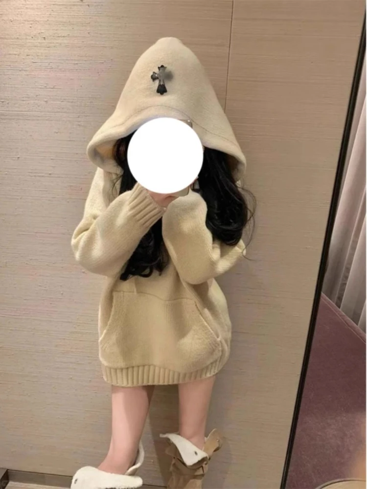 Винтажный корейский модный свитер с капюшоном, женский однотонный шикарный вязаный кардиган с длинным рукавом и крестом, осеннее новое элегантное повседневное свободное пальто
Винтажный корейский модный свитер с капюшоном, женский однотонный шикарный вязаный кардиган с длинным рукавом и крестом, осеннее новое элегантное повседневное свободное пальто