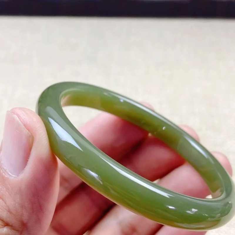 Hetian Jade Bracelet, Exquisite Women's Model, 54-60mm Inner Diameter, Fashionable and Versatile
Hetian Jade Bracelet, Exquisite Women's Model, 54-60mm Inner Diameter, Fashionable and Versatile