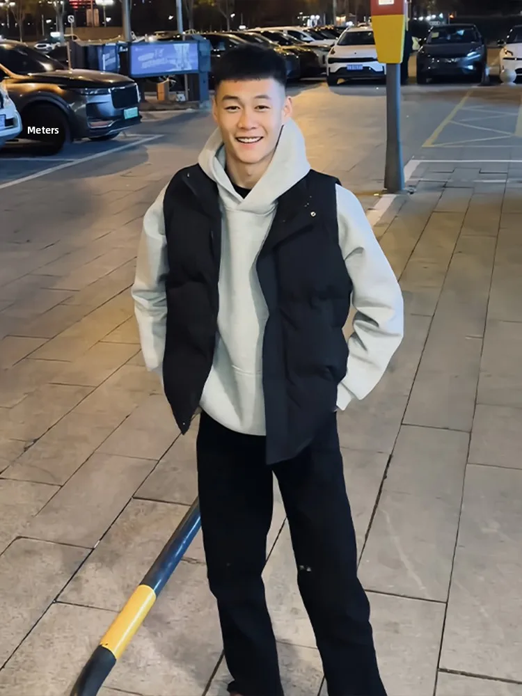 Легкий пуховый жилет Bla для мужчин, зимний теплый комплект из двух предметов, молодежный американский стиль, прямой крой, полиэстер
Легкий пуховый жилет Bla для мужчин, зимний теплый комплект из двух предметов, молодежный американский стиль, прямой крой, полиэстер