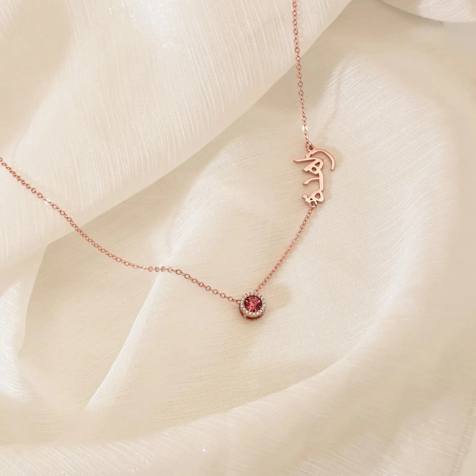 Ожерелье с арабским именем на заказ и натуральным камнем, позолоченные 18 К, ювелирные изделия для исламской каллиграфии, персонализированный подарок на день рождения Ид
Ожерелье с арабским именем на заказ и натуральным камнем, позолоченные 18 К, ювелирные изделия для исламской каллиграфии, персонализированный подарок на день рождения Ид