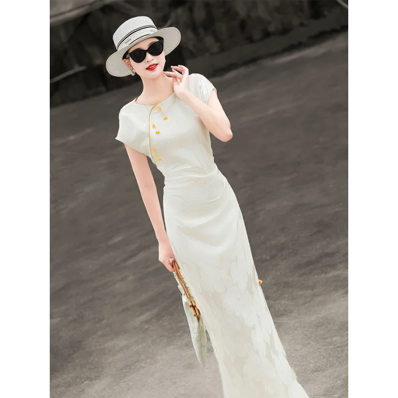 MEXCOCO 2026 Chinese Jacquard Split Cheongsam Slim Waist Cap Sleeve Long Dress Women Elegant Summer Daily Gown
MEXCOCO 2026 Chinese Jacquard Split Cheongsam Slim Waist Cap Sleeve Long Dress Women Elegant Summer Daily Gown