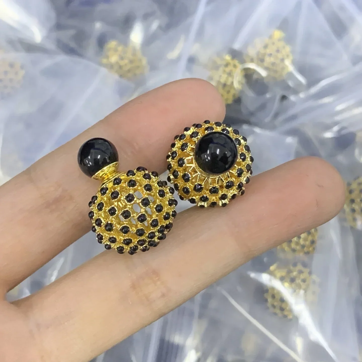 Модные серебряные серьги Dior S925 2025 года — качество премиум-класса, стильная привлекательность, улучшите свою ауру, экономичный выбор!
Модные серебряные серьги Dior S925 2025 года — качество премиум-класса, стильная привлекательность, улучшите свою ауру, экономичный выбор!
