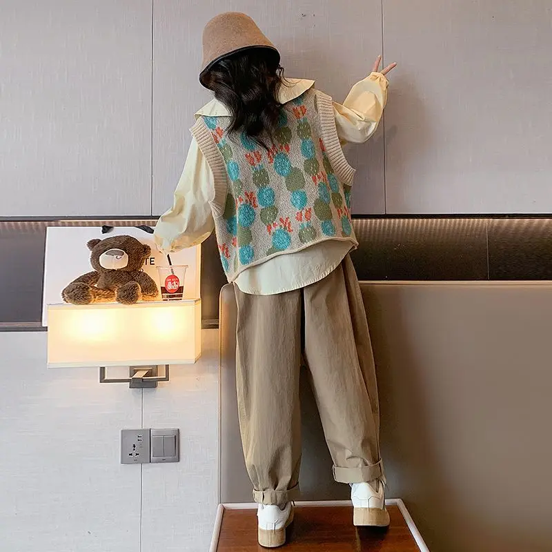 Girl Suit 2023 New Spring Autumn Korean Fashion Style Sets Girls Printed Vest Solid Long Sleeved Blouse Loose Pants Three Piece
Girl Suit 2023 New Spring Autumn Korean Fashion Style Sets Girls Printed Vest Solid Long Sleeved Blouse Loose Pants Three Piece