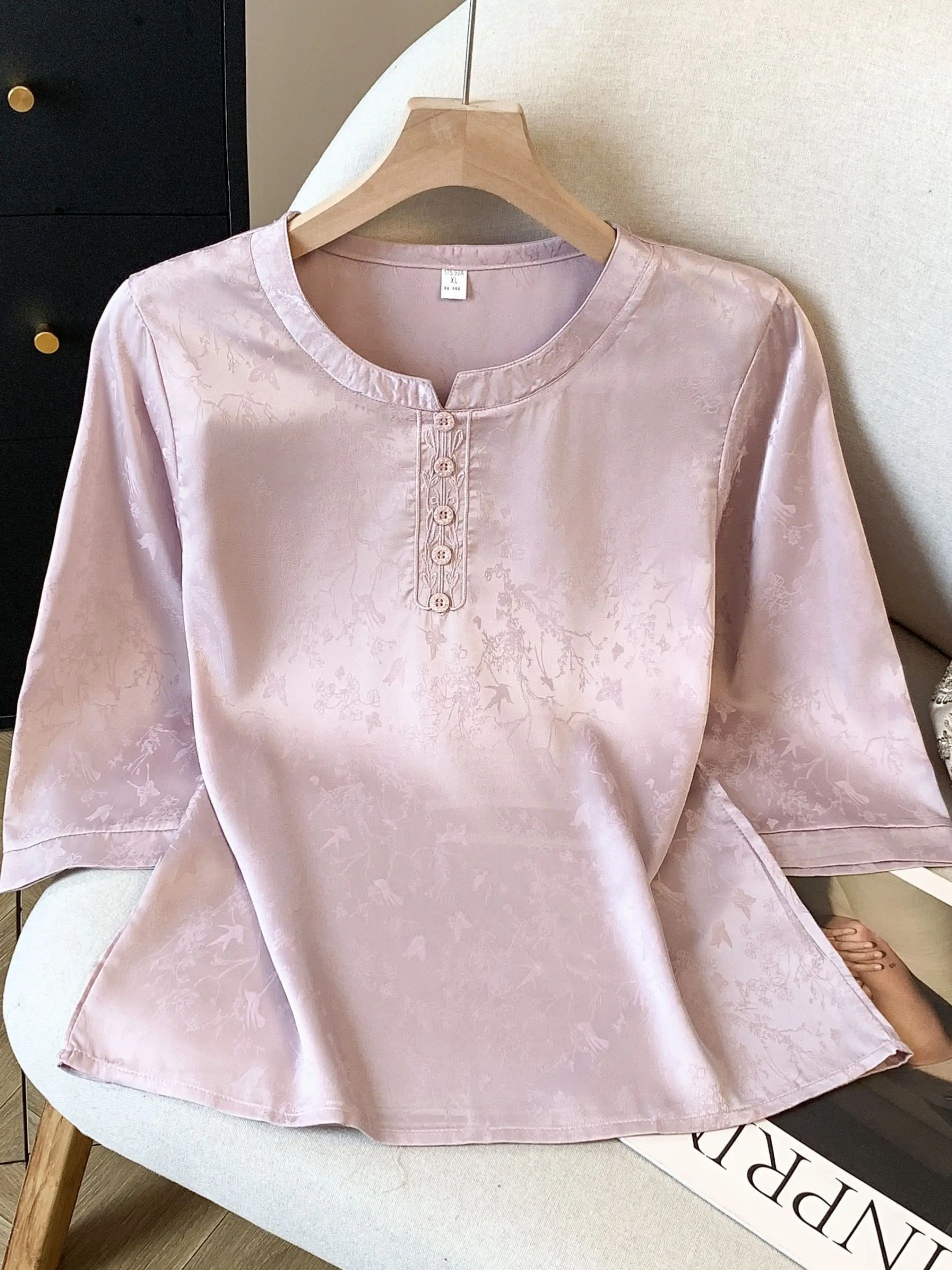 Retro Chinese Style Soft Satin Floral Shirt Women's Loose round Neck Overhead Pink Top Versatile Casual Fashionable Blouse
Retro Chinese Style Soft Satin Floral Shirt Women's Loose round Neck Overhead Pink Top Versatile Casual Fashionable Blouse