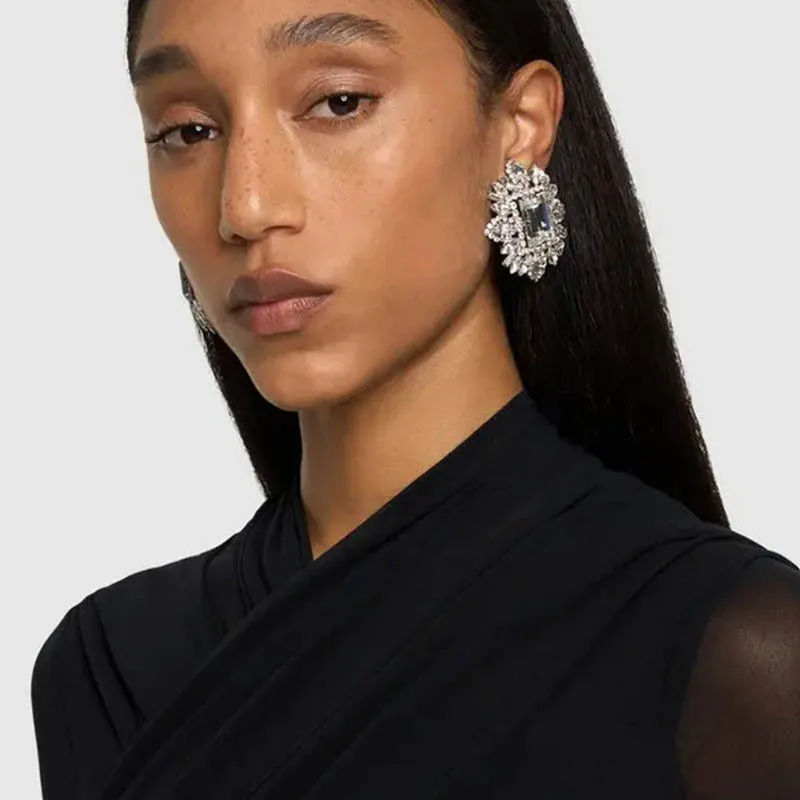 Трендовые геометрические серьги-клипсы без пирсинга, ювелирные изделия, модные женские серьги-гвоздики с цветком и кристаллами, свадебные аксессуары для невесты
Трендовые геометрические серьги-клипсы без пирсинга, ювелирные изделия, модные женские серьги-гвоздики с цветком и кристаллами, свадебные аксессуары для невесты