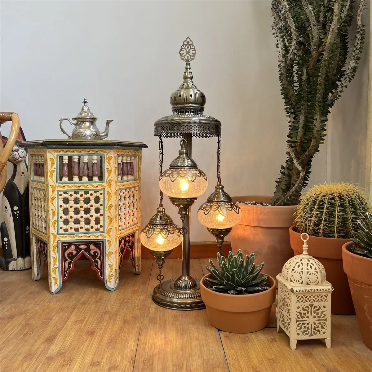 Dubai floor lamp living room bedroom hotel homestay decoration Ottoman handmade hollow carved ice crack floor lamp
Dubai floor lamp living room bedroom hotel homestay decoration Ottoman handmade hollow carved ice crack floor lamp