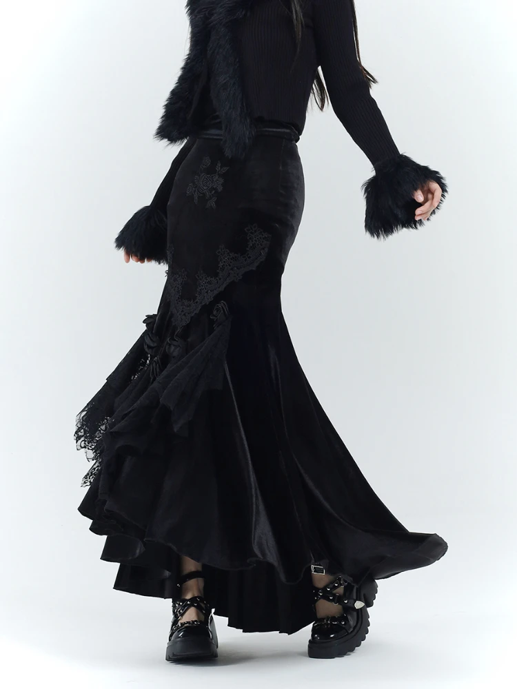 Women's Black Velvet Stitching Hollow Lace Floral Sexy Fishtail Skirt Irregular Shape Retro American Autumn Winter All-Matching
Women's Black Velvet Stitching Hollow Lace Floral Sexy Fishtail Skirt Irregular Shape Retro American Autumn Winter All-Matching