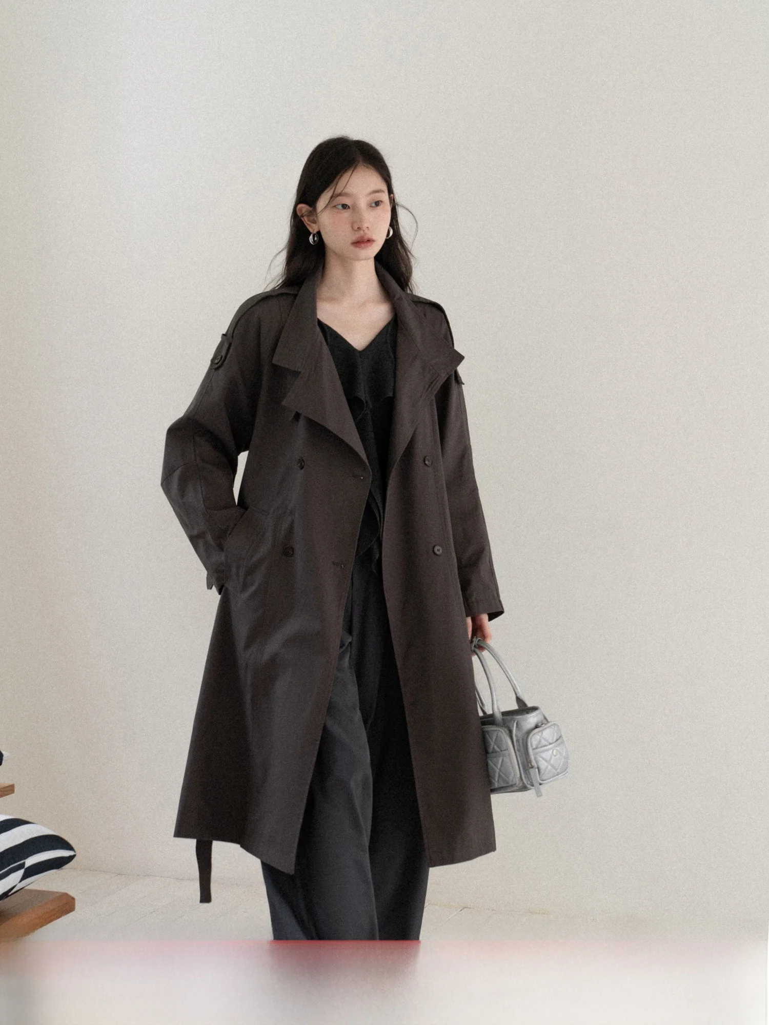 Y2508x Women's Long Coat Jaet Briti Sle Stand Collar Waist Cinched Outerwear Modal Fiber Cotton Long Sve Pure Color
Y2508x Women's Long Coat Jaet Briti Sle Stand Collar Waist Cinched Outerwear Modal Fiber Cotton Long Sve Pure Color