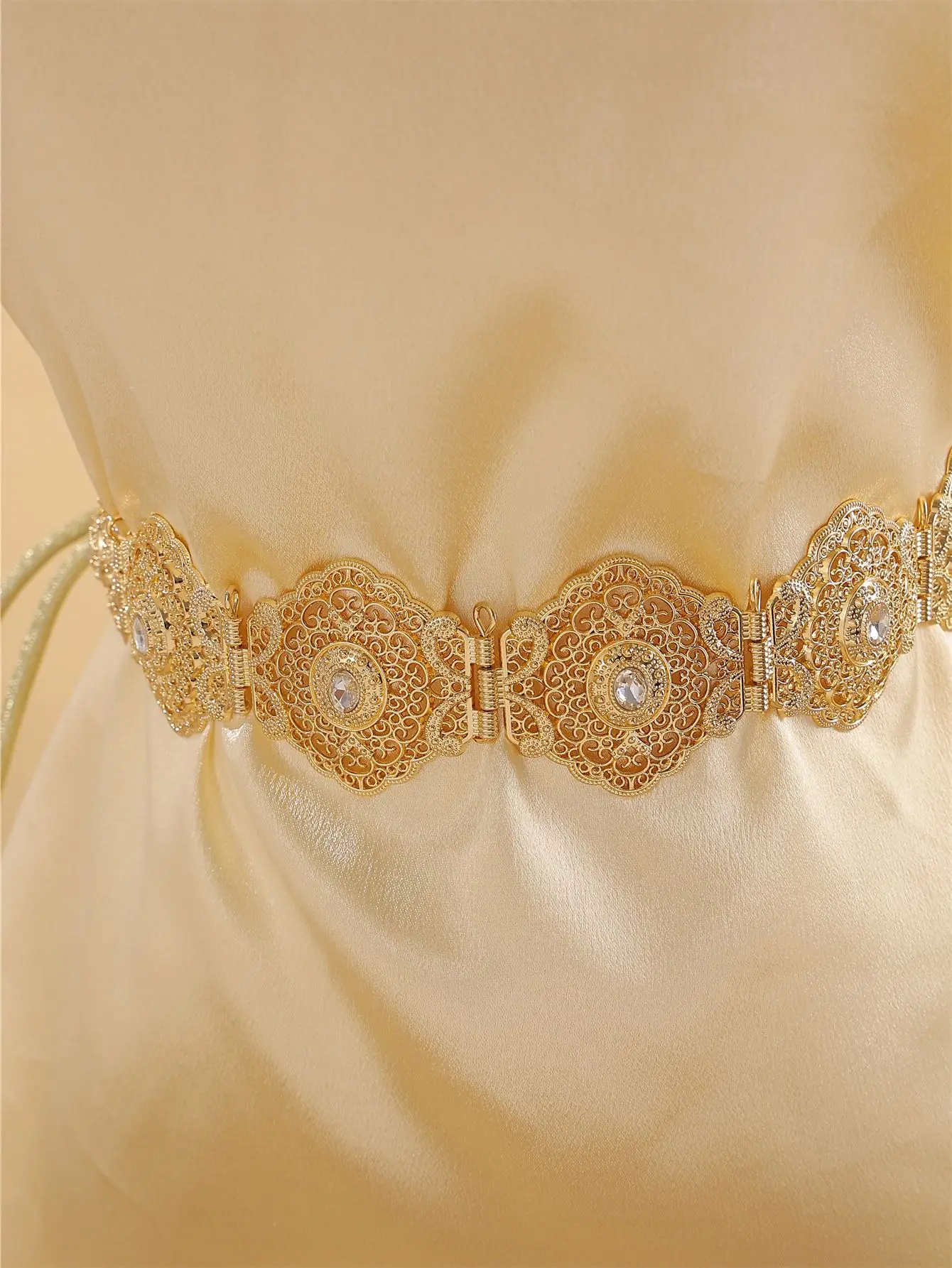 Middle Eastern Bride Alloy Belt Moroccan Popular Rope Design Crystal Waist Chain Arab Women Wedding Dress Body Jewelry
Middle Eastern Bride Alloy Belt Moroccan Popular Rope Design Crystal Waist Chain Arab Women Wedding Dress Body Jewelry