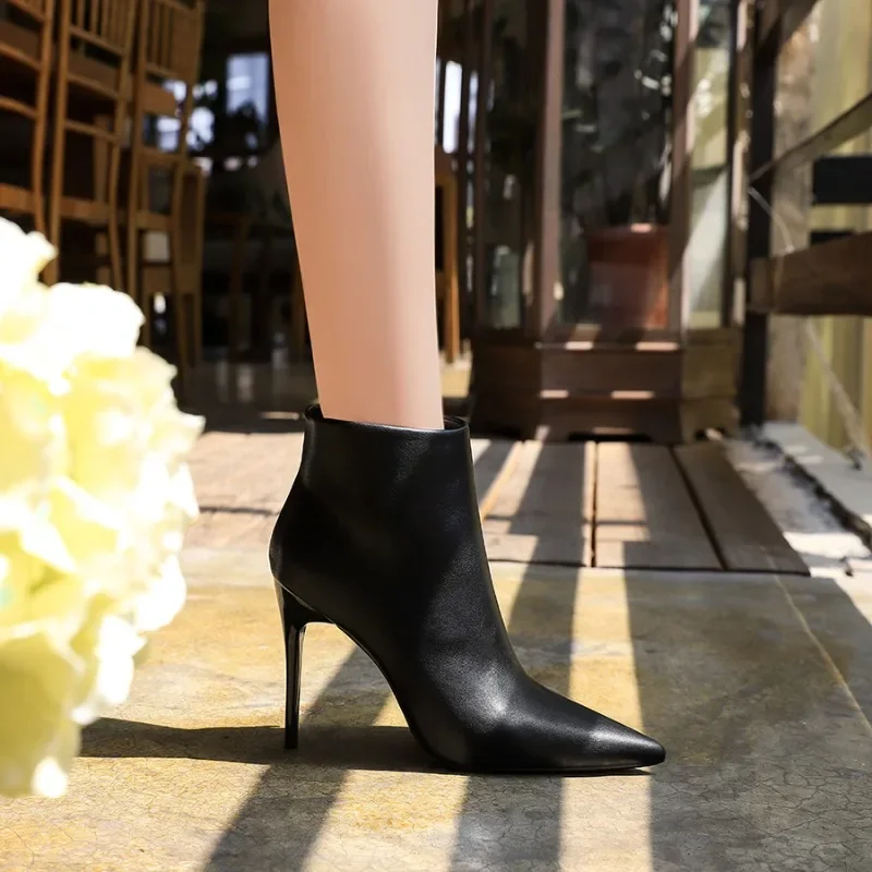 Autumn Winter Office Career British Style Women's Boots Ankle PU 9.5CM Pointed Toe Sewing Thin Heels Side zipper Women Shoes
Autumn Winter Office Career British Style Women's Boots Ankle PU 9.5CM Pointed Toe Sewing Thin Heels Side zipper Women Shoes