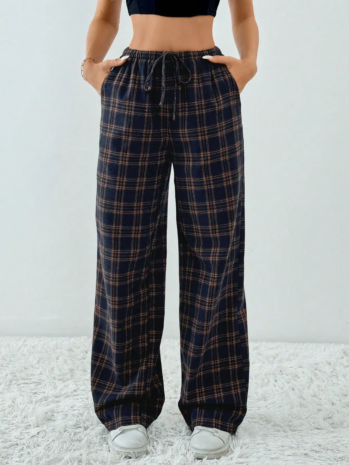 Wide Leg Plaid Drawstring Waist Pants with Slanted Pockets
Wide Leg Plaid Drawstring Waist Pants with Slanted Pockets