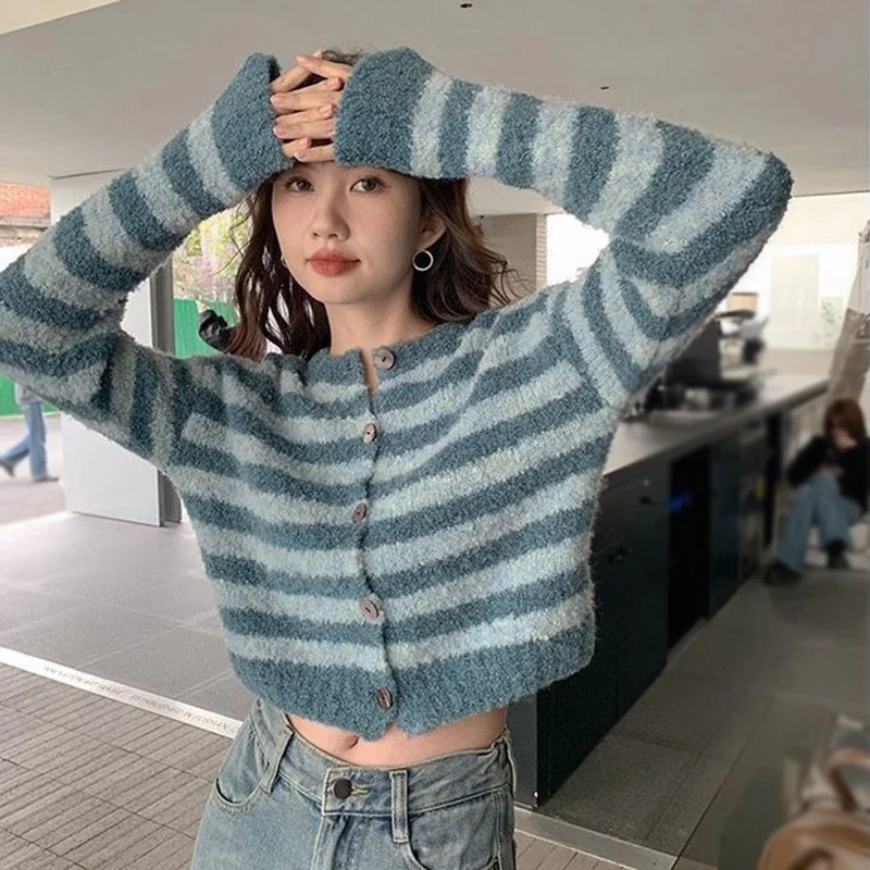 Women's Fashion Sweater Striped Round Neck Breathable Coat Short Style Ladies Cardigan
Women's Fashion Sweater Striped Round Neck Breathable Coat Short Style Ladies Cardigan