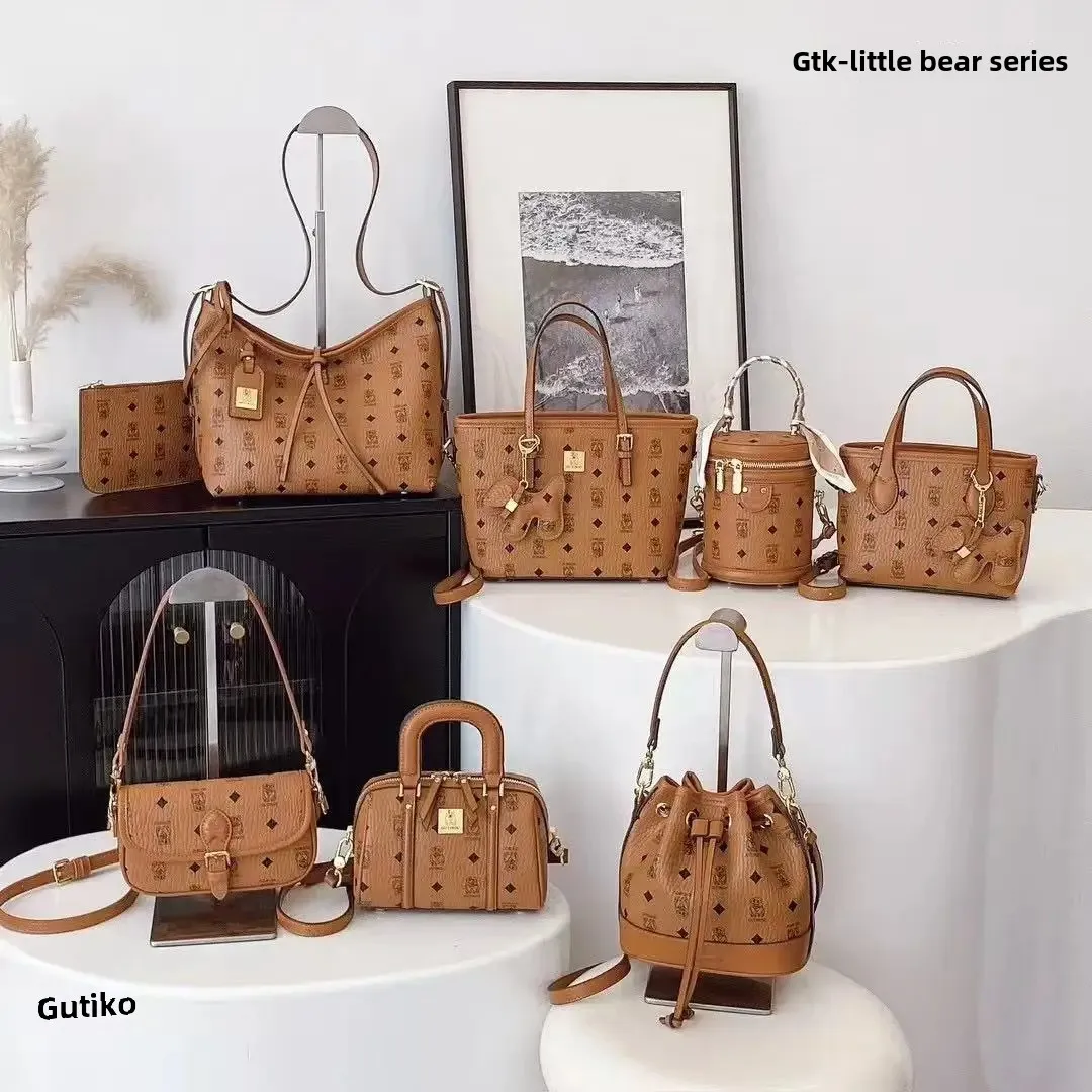 2025 new small bear bag internet celebrity leisure commuting vintage cross-body bag with a sense of quality Boston bag
2025 new small bear bag internet celebrity leisure commuting vintage cross-body bag with a sense of quality Boston bag