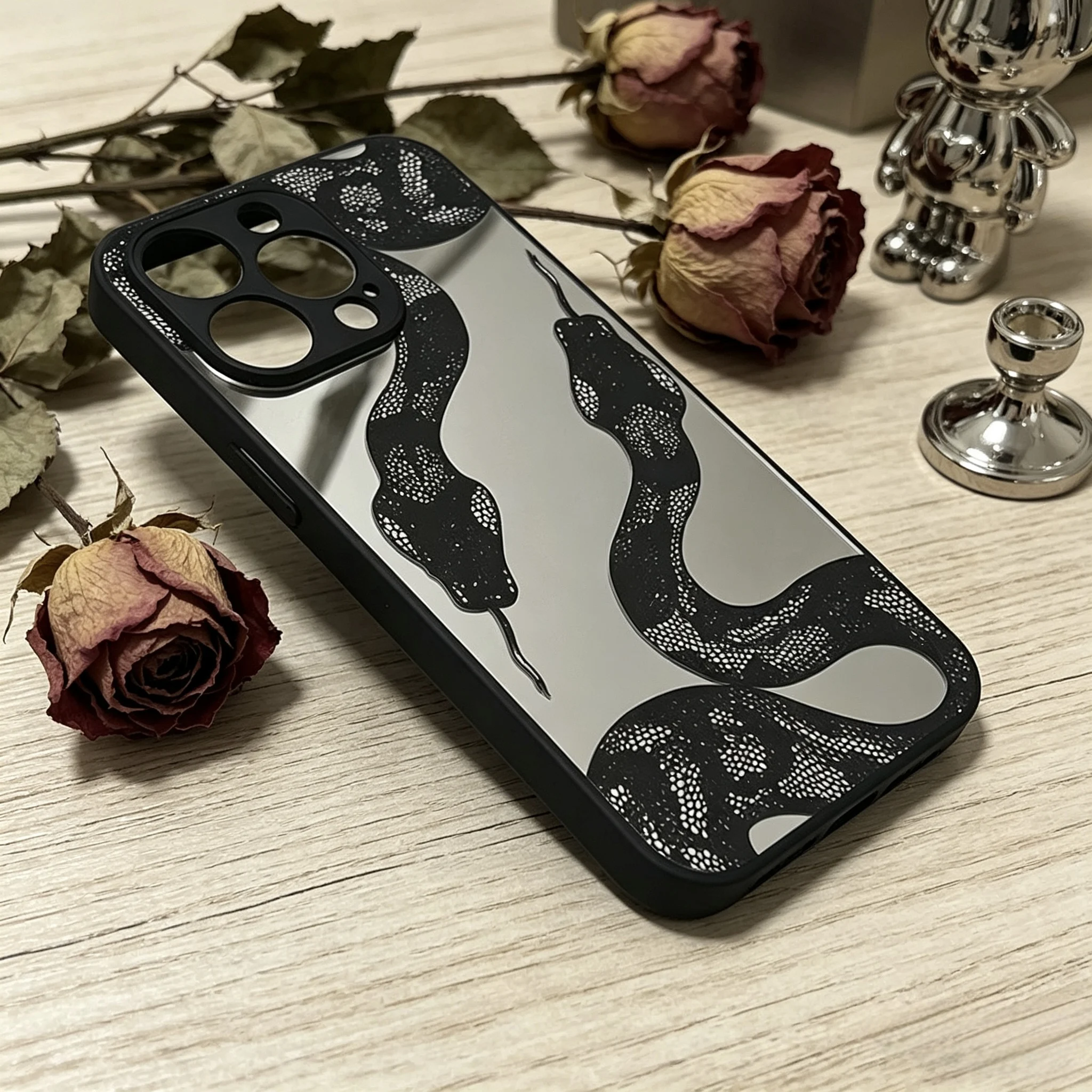 Dark Gothic style double python snake pattern mirror phone case, suitable for Apple phones
Dark Gothic style double python snake pattern mirror phone case, suitable for Apple phones