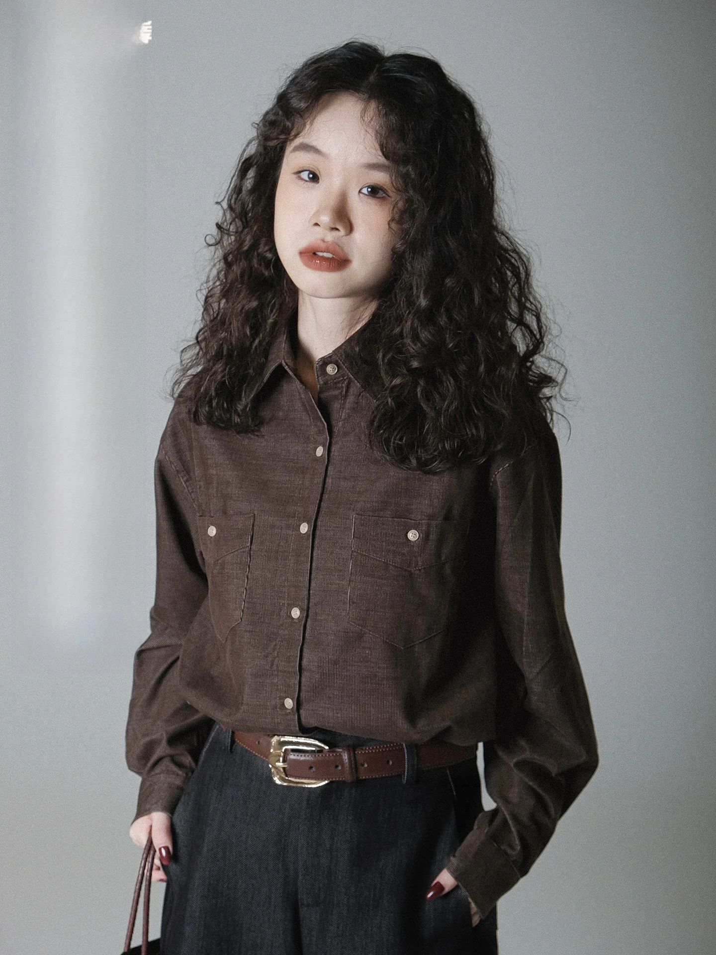 Женская удлиненная вельветовая рубашка IVY YANG с отложным воротником, приталенная, на пуговицах, повседневная, свободного кроя, теплая, из смесового хлопка
Женская удлиненная вельветовая рубашка IVY YANG с отложным воротником, приталенная, на пуговицах, повседневная, свободного кроя, теплая, из смесового хлопка