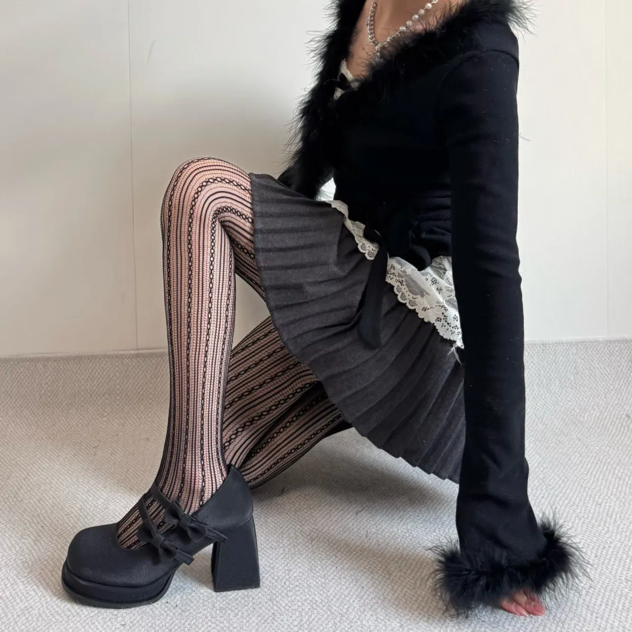 Sexy Fishing Net Slimming High Socks JK Lolita Girls' Long Socks Versatile Pure Desire Vertical Anti Hook Silk Knee High Socks
Sexy Fishing Net Slimming High Socks JK Lolita Girls' Long Socks Versatile Pure Desire Vertical Anti Hook Silk Knee High Socks