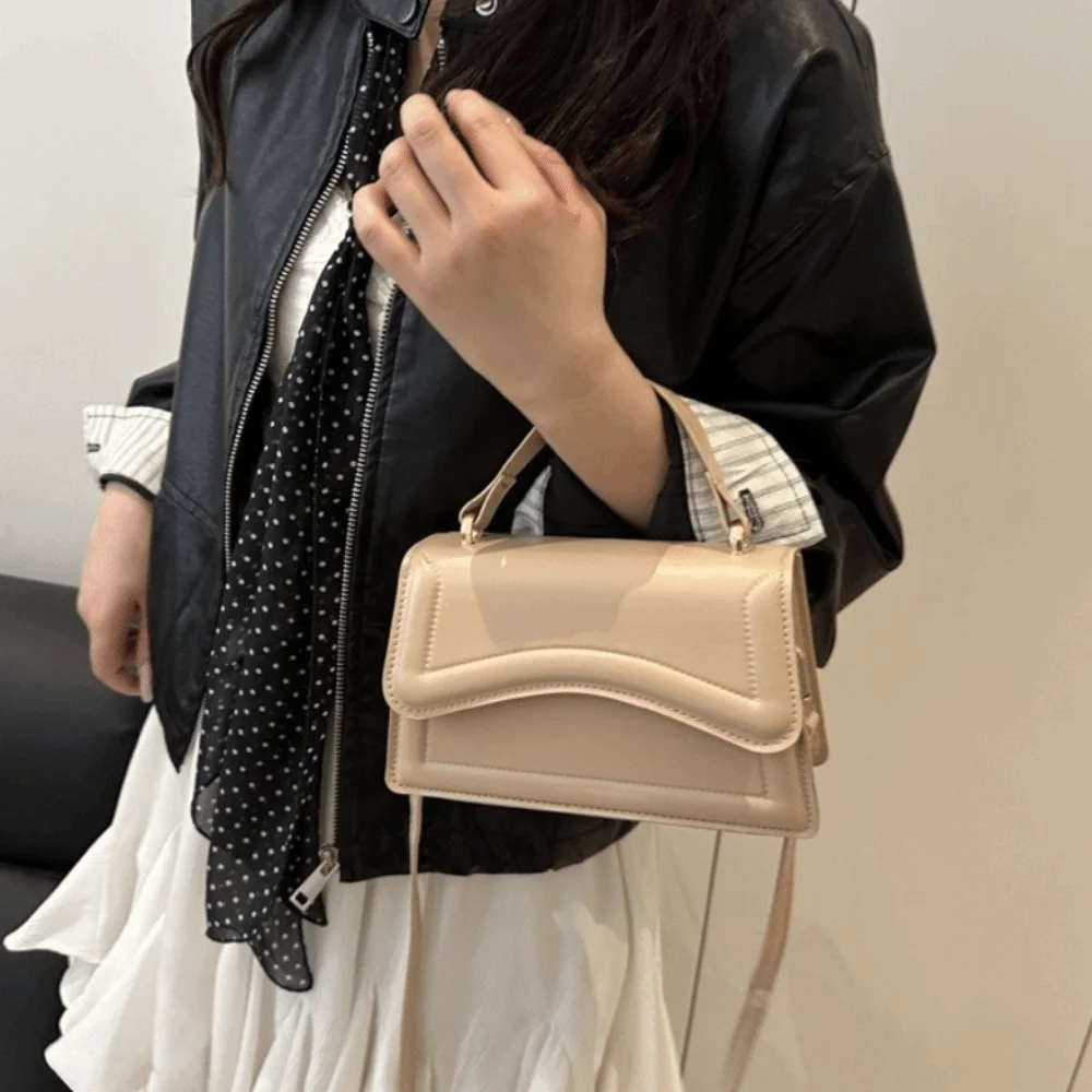 Gift Solid Color PU Leather Handbag Small Size Casual Women's Shoulder Bag Trendy Elegant Crossbody Messenger Tote Evening
Gift Solid Color PU Leather Handbag Small Size Casual Women's Shoulder Bag Trendy Elegant Crossbody Messenger Tote Evening