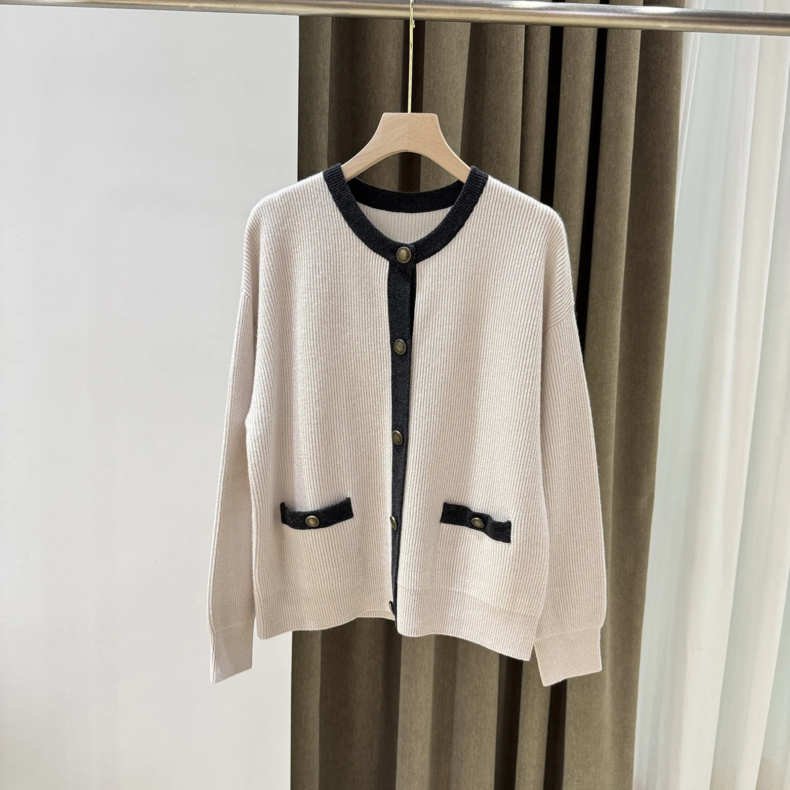 Autumn and Winter Casual Women's Clothing Color-block High-end Cashmere Wool Knitwear Cardigan Loose Top 
Autumn and Winter Casual Women's Clothing Color-block High-end Cashmere Wool Knitwear Cardigan Loose Top