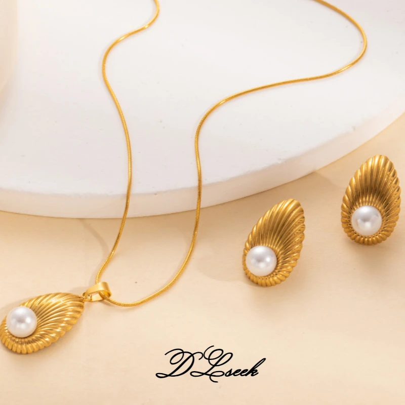 Europe and The United States Vintage Stainless Steel Pearl Earrings Necklace Women's Jewelry Fashion Kit Gifts Clothing With
Europe and The United States Vintage Stainless Steel Pearl Earrings Necklace Women's Jewelry Fashion Kit Gifts Clothing With