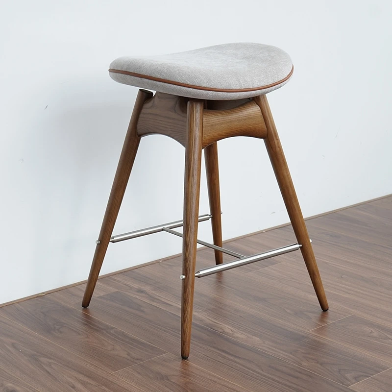 Для барных стульев из цельного дерева в скандинавском стиле, подходит для домашнего ресторана и клубу, простые и современные барные стулья с компасом
Для барных стульев из цельного дерева в скандинавском стиле, подходит для домашнего ресторана и клубу, простые и современные барные стулья с компасом