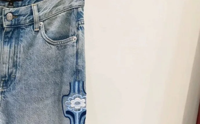 Summer 2026 Women's Zipper Blue Straight Leg Jeans Side Floral Pattern Embroidery Ladies High Waist Denim Pants
Summer 2026 Women's Zipper Blue Straight Leg Jeans Side Floral Pattern Embroidery Ladies High Waist Denim Pants