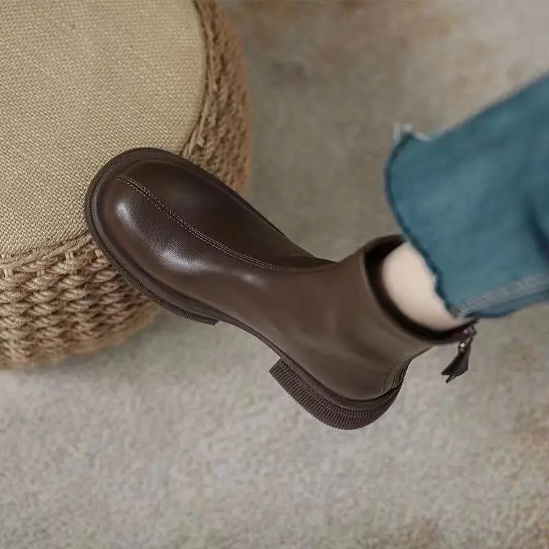 Autumn and Winter Thick Soled Soft Leather Women's Boots Korean Retro Anti Slip Ankle Boots Plucked and Durable Women's Boots
Autumn and Winter Thick Soled Soft Leather Women's Boots Korean Retro Anti Slip Ankle Boots Plucked and Durable Women's Boots