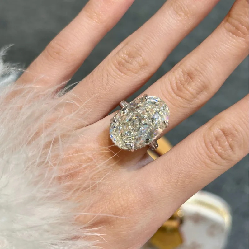 Bellux 925 Silver Ring Oval Cut Luxury Pigeon Egg 20 Carat Gold Plated High Quality Wedding Proposal Diamond Rings
Bellux 925 Silver Ring Oval Cut Luxury Pigeon Egg 20 Carat Gold Plated High Quality Wedding Proposal Diamond Rings