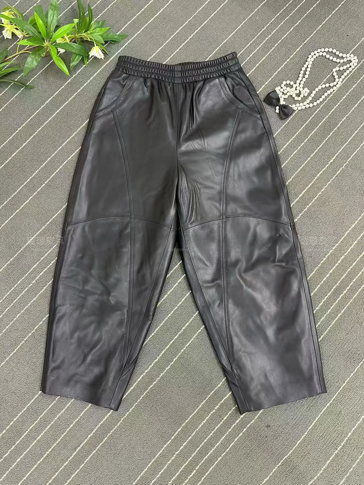 High Waist Elastic Waist Contrast Color Wide Leg Leather Pants Sheepskin Genuine Leather Casual Trousers for Young Women
High Waist Elastic Waist Contrast Color Wide Leg Leather Pants Sheepskin Genuine Leather Casual Trousers for Young Women