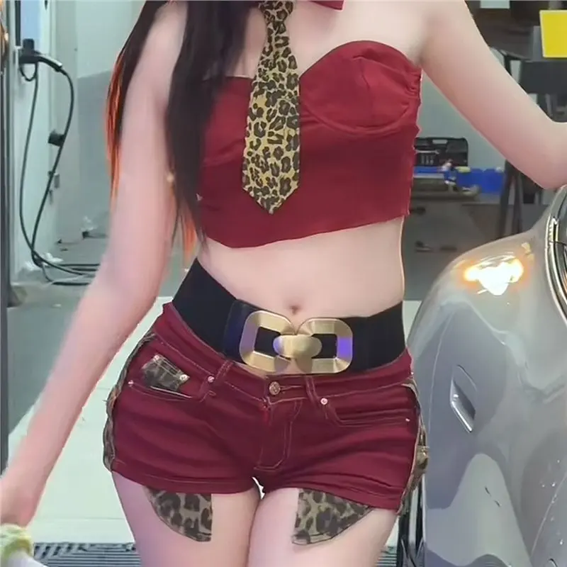 Super Shorts Women Retro Leopard Splicing Design Low Waist Sexy A Word Hip-wrapped Denim Hot Pants
Super Shorts Women Retro Leopard Splicing Design Low Waist Sexy A Word Hip-wrapped Denim Hot Pants