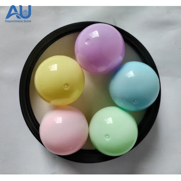 Gashapon ball white and pink
Gashapon ball white and pink