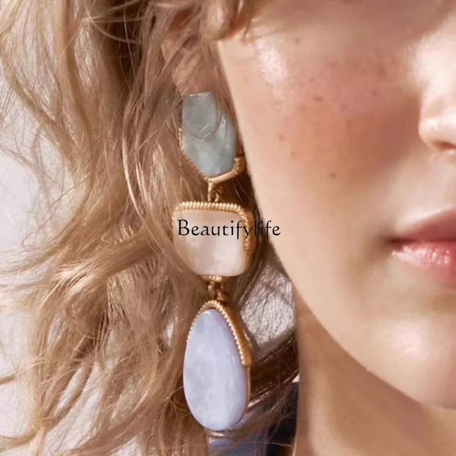 Medieval earrings, high-end sense, trendy temperament, color geometric water drop earrings, simple European and American
Medieval earrings, high-end sense, trendy temperament, color geometric water drop earrings, simple European and American
