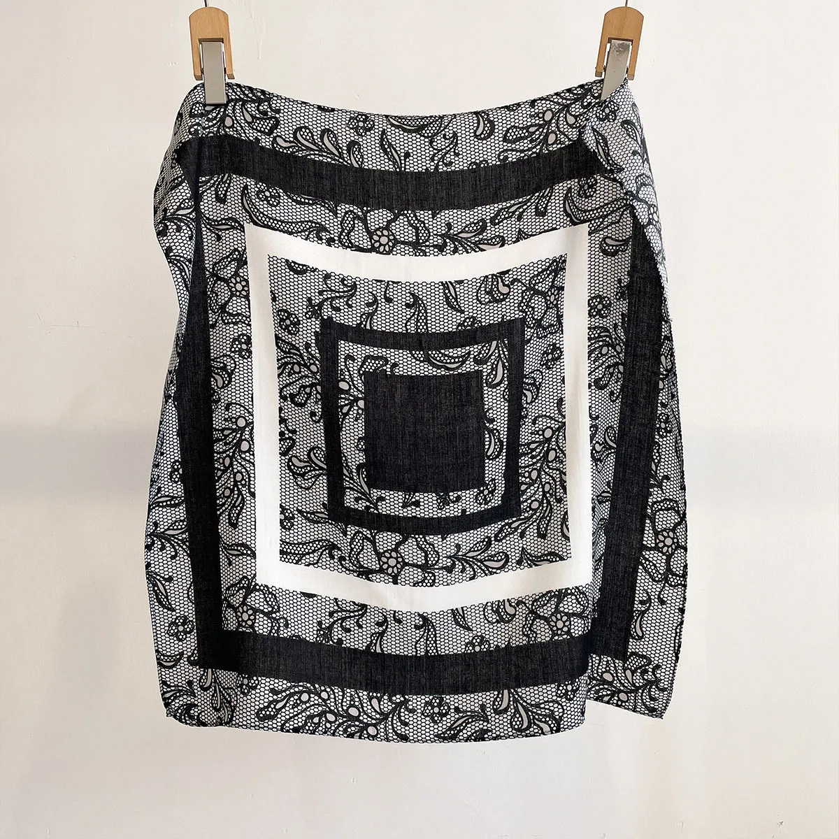 Bandana Silk Square Scarf Hijab Luxury Headband Shawl Handkerchief Wraps Foulards Femme Neckerchief Accesories Ribbon Shawl
Bandana Silk Square Scarf Hijab Luxury Headband Shawl Handkerchief Wraps Foulards Femme Neckerchief Accesories Ribbon Shawl