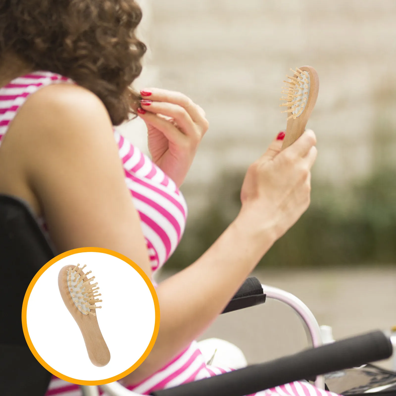 Миниатюрная деревянная расческа-массажер для волос, портативная распутывающая расческа для кожи головы, дорожная деревянная расческа для распутывания волос
Миниатюрная деревянная расческа-массажер для волос, портативная распутывающая расческа для кожи головы, дорожная деревянная расческа для распутывания волос