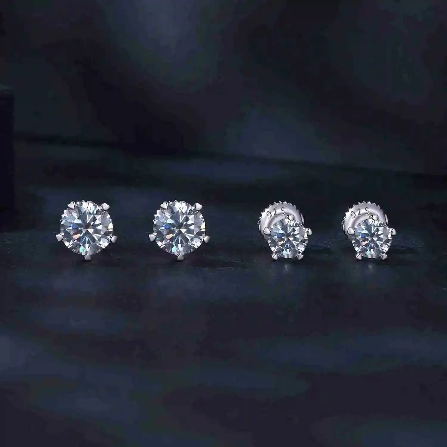 Factory Wholesale Moissanite Jewelry 925 Sterling Silver Earrings Sparkling 1ct Moissanite Earrings for Women
Factory Wholesale Moissanite Jewelry 925 Sterling Silver Earrings Sparkling 1ct Moissanite Earrings for Women