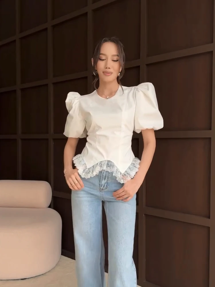 Fashion Puff Sleeve Women Lace Hem Shirt Classic Solid Color O-neck Fitted Waist Crop Shirts 2026 Lady Commute Street Outerwear
Fashion Puff Sleeve Women Lace Hem Shirt Classic Solid Color O-neck Fitted Waist Crop Shirts 2026 Lady Commute Street Outerwear