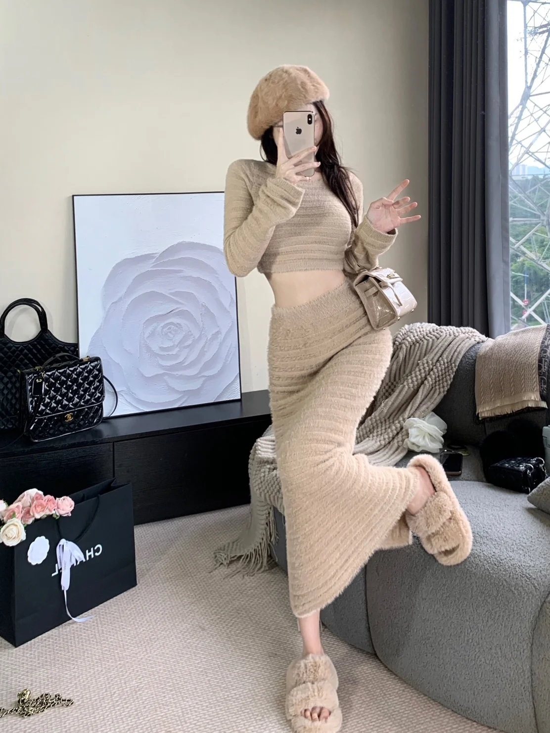 Комплект из двух предметов: юбка макси с эффектом утяжки и топ для полных женщин, модель «Beloved Thousand Gold Pure Desire»
Комплект из двух предметов: юбка макси с эффектом утяжки и топ для полных женщин, модель «Beloved Thousand Gold Pure Desire»