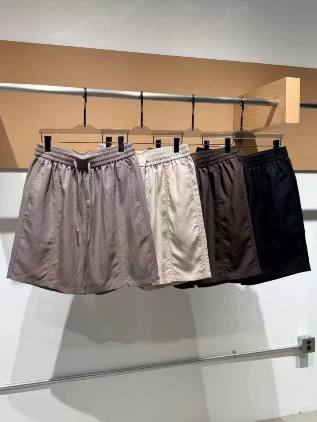 Summer Thin Rayon Casual Sport Shorts Men's Simple Versatile Skin-friendly Breathable Five-Quarter Length Straight Leg Pants
Summer Thin Rayon Casual Sport Shorts Men's Simple Versatile Skin-friendly Breathable Five-Quarter Length Straight Leg Pants