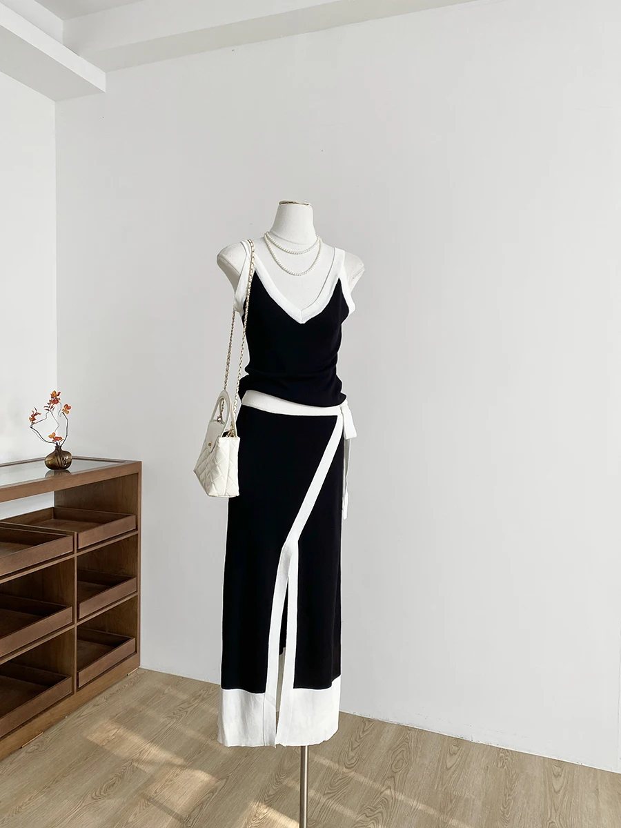2025 Autumn New Faion Korean Sle Knitted Slimming Vest High Waist Skirt Two-Piece Set Women's Ensemble
2025 Autumn New Faion Korean Sle Knitted Slimming Vest High Waist Skirt Two-Piece Set Women's Ensemble