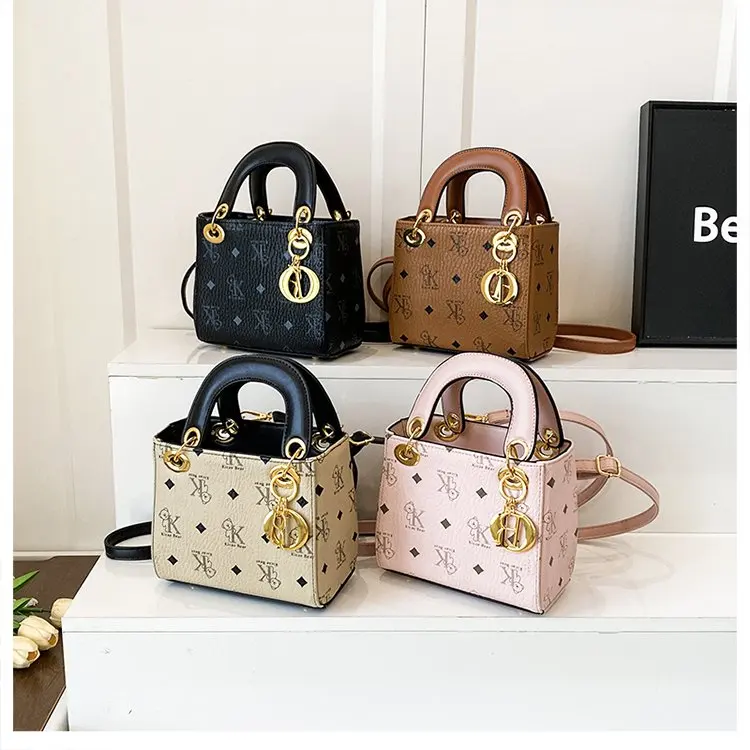 Женская модная сумка большой вместимости - высококачественная текстурированная универсальная косметичка через плечо через плечо
Женская модная сумка большой вместимости - высококачественная текстурированная универсальная косметичка через плечо через плечо