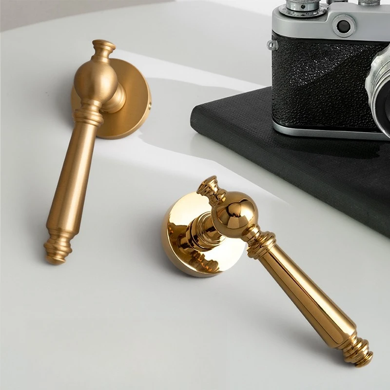 Pure copper bedroom door lock, brass indoor silent room door lock, gold double open handle wooden lock
Pure copper bedroom door lock, brass indoor silent room door lock, gold double open handle wooden lock