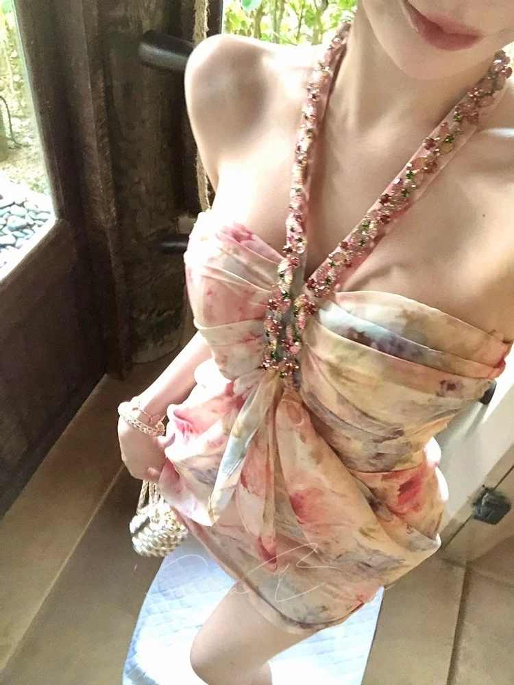 Retro Floral Print Halter Neck Dress Women's Heavy Embellished Waist Cinching Slimming Short Skirt Summer Vacation Style Diam...
Retro Floral Print Halter Neck Dress Women's Heavy Embellished Waist Cinching Slimming Short Skirt Summer Vacation Style Diam...
