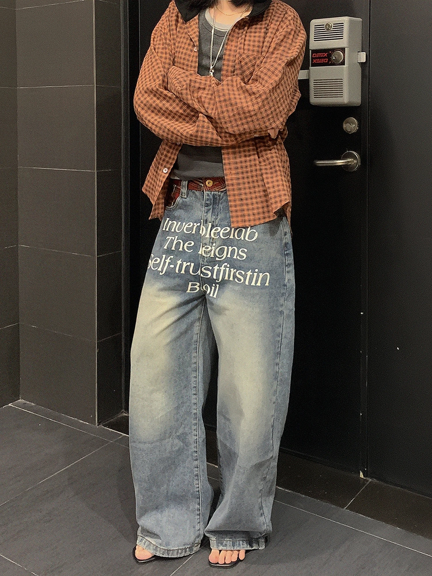 Retro High Street American Washed Plaid Splicing Wide Leg Jeans Men's Loose Fit Floor-Length Trousers Men's Jeans Women's Jeans
Retro High Street American Washed Plaid Splicing Wide Leg Jeans Men's Loose Fit Floor-Length Trousers Men's Jeans Women's Jeans