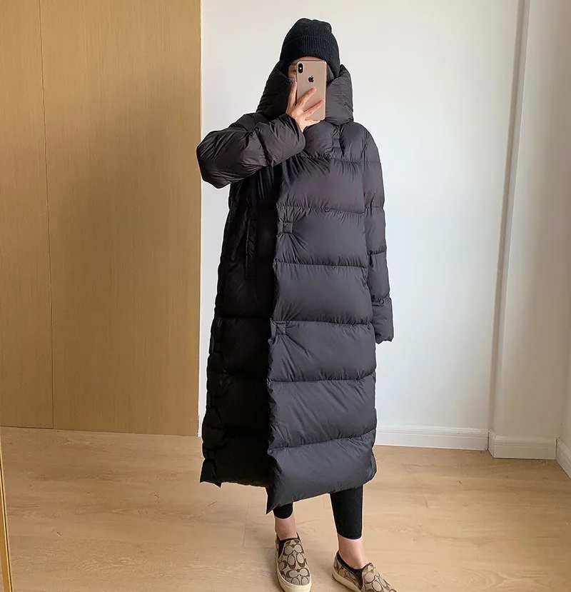 2023 European Winter New Down Coat Women Long 90% White Duck Down Thickened Loose Fit Warm Windproof Hooded Hidden Button Coat
2023 European Winter New Down Coat Women Long 90% White Duck Down Thickened Loose Fit Warm Windproof Hooded Hidden Button Coat