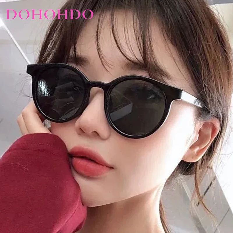 Fashion Luxury Designer Sunglasses Women Retro Round Frame Sunglasses Men Classic Outdoor Driving Shades Shades Eyeglasses UV400
Fashion Luxury Designer Sunglasses Women Retro Round Frame Sunglasses Men Classic Outdoor Driving Shades Shades Eyeglasses UV400
