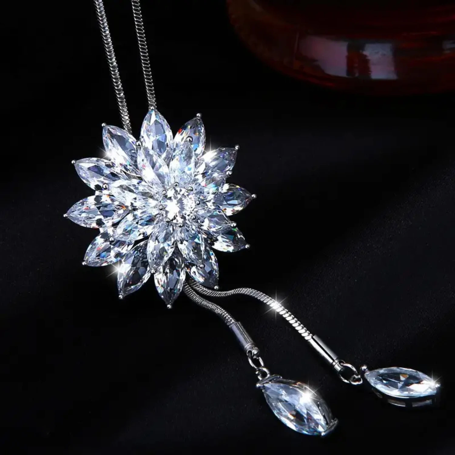 High-end Faux Crystal Diamond Snowflake Clothing Pendant Fashion Women's Sweater Chain - New Creative Design
High-end Faux Crystal Diamond Snowflake Clothing Pendant Fashion Women's Sweater Chain - New Creative Design