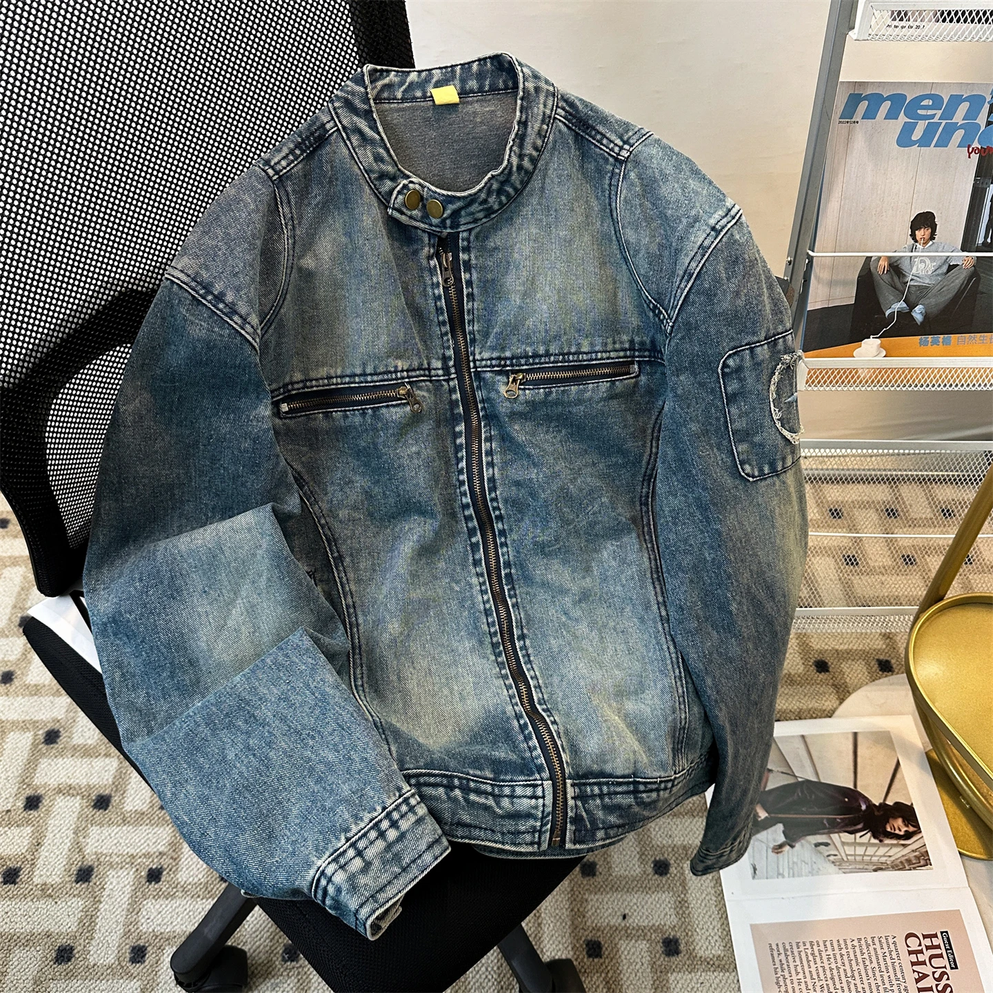 Washed Denim Jacket Men's Spring Autumn Loose Fit Zipper Decorated High Street Style Motorcycle Wind Collar Trendy Brand Oute...
Washed Denim Jacket Men's Spring Autumn Loose Fit Zipper Decorated High Street Style Motorcycle Wind Collar Trendy Brand Oute...