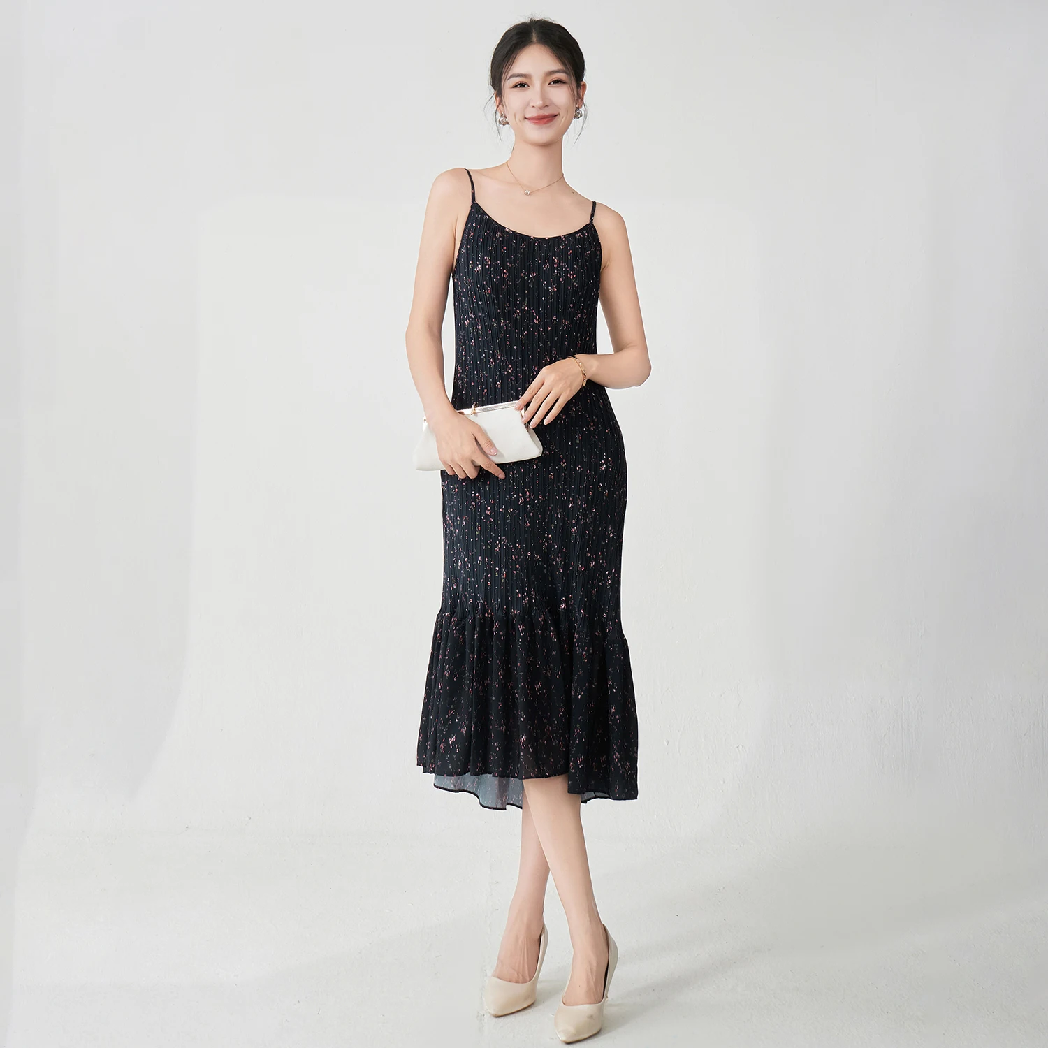 Women's Elegant Dress High Quality Elastic Loose Floral Suspender Dress Miyake Pleated Dress Seaside Holiday Style
Women's Elegant Dress High Quality Elastic Loose Floral Suspender Dress Miyake Pleated Dress Seaside Holiday Style