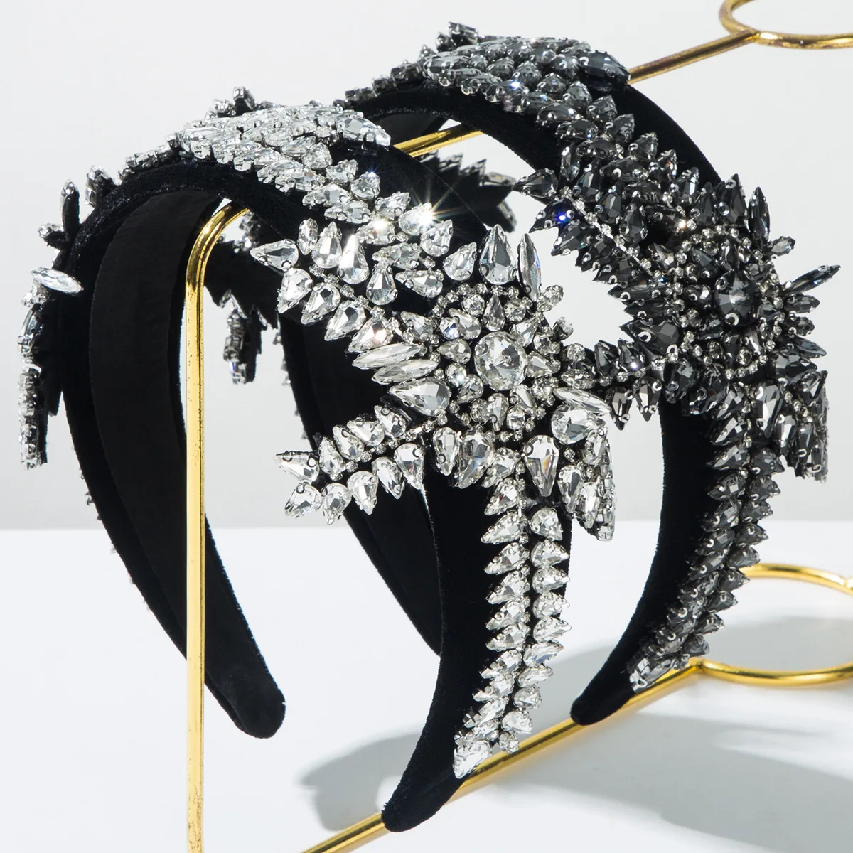 Crystal Rhinestone Headbands Women Girls Bling Sparkly Headband Beaded Hair Band Holiday Wedding Hair Accessories Black White
Crystal Rhinestone Headbands Women Girls Bling Sparkly Headband Beaded Hair Band Holiday Wedding Hair Accessories Black White